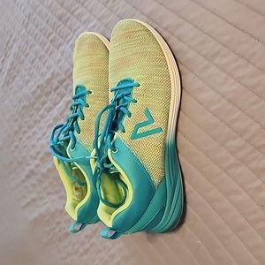 Vionic women's tennis shoes size 11